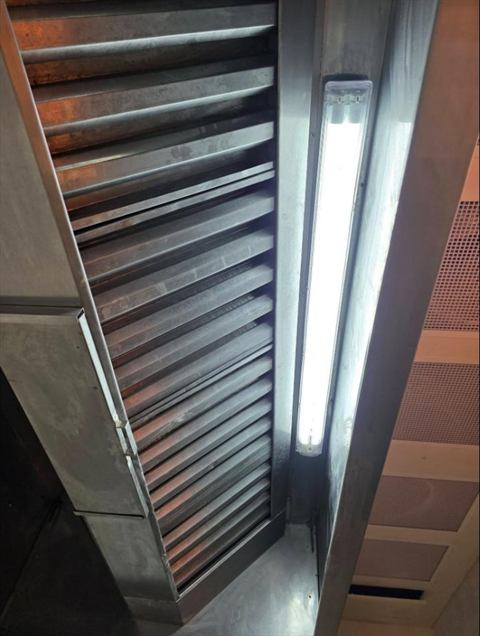 Louvred ventilation duct