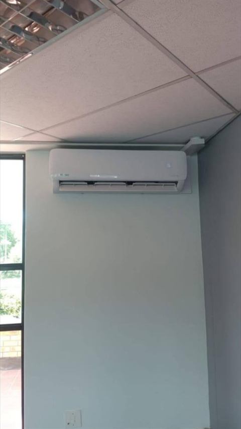 Wall-mounted split unit in an office