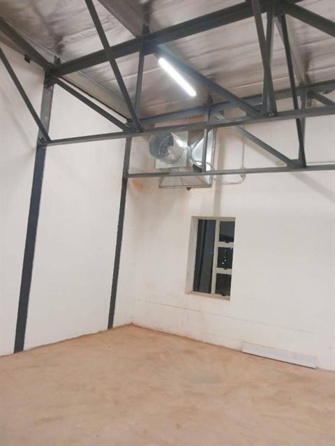 Extraction hood under a steel mezzanine