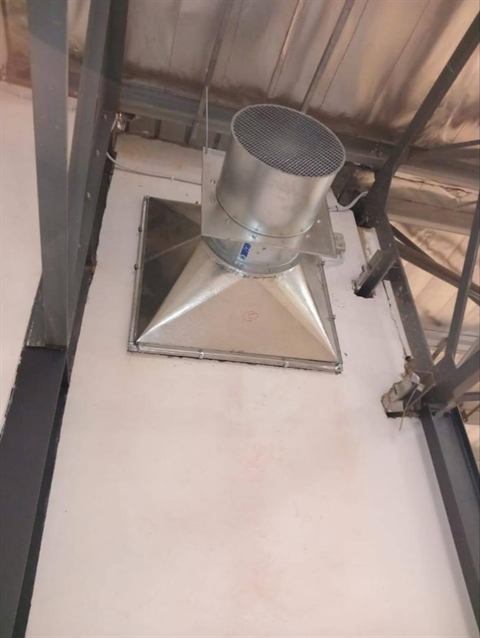 Extraction hood under a steel mezzanine