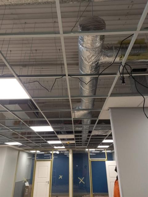 Spiral ducting above a suspended ceiling