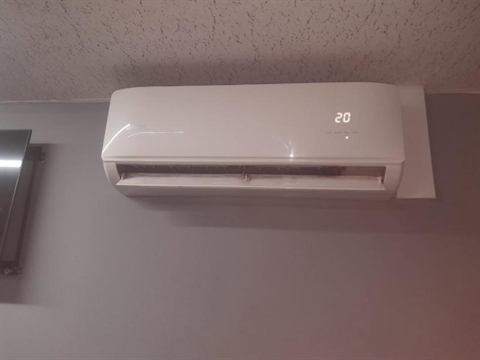 Wall-mounted split unit showing set temperature